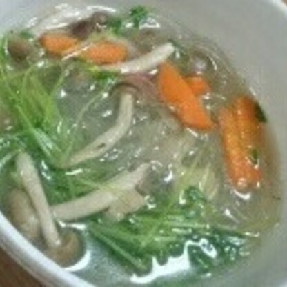 最近豆苗を知りました。
手軽に使えて良いですね♪
ヘルシーなスープで美味しかったです。